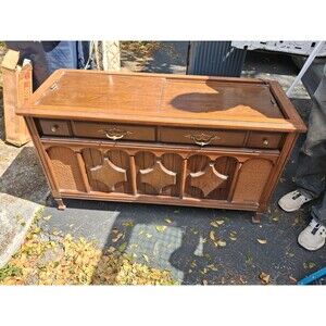 Vintage Mid-century Magnavox Astro-Sonic Record Player Wood Console AM/FM Stereo